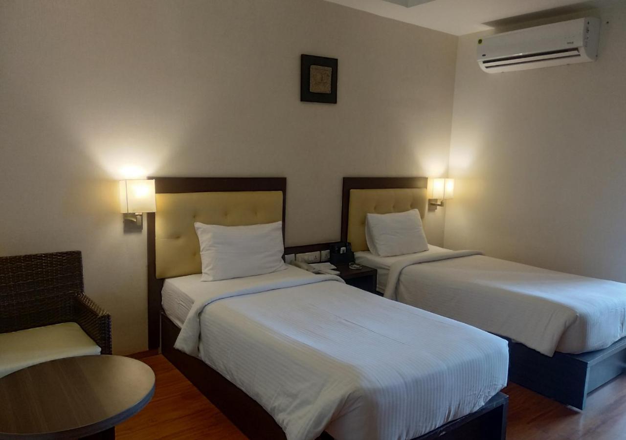 Готель Grand Arcadia Tiruchirappalli Екстер'єр фото