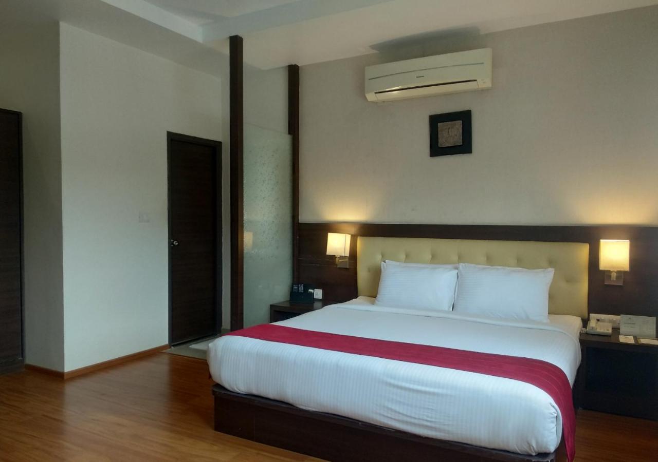 Готель Grand Arcadia Tiruchirappalli Екстер'єр фото