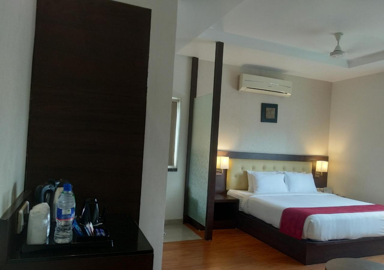 Готель Grand Arcadia Tiruchirappalli Екстер'єр фото