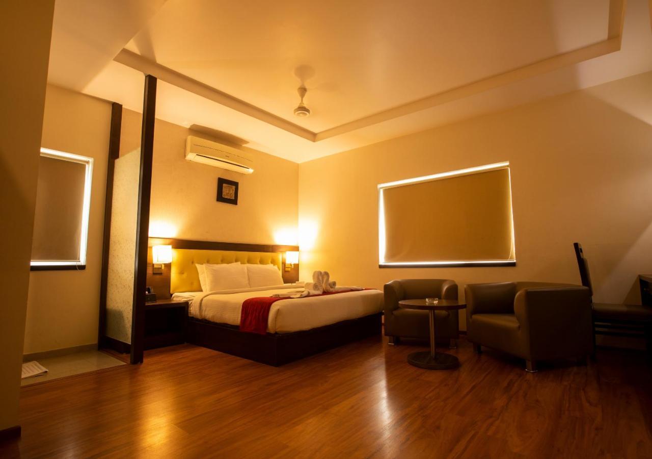 Готель Grand Arcadia Tiruchirappalli Екстер'єр фото