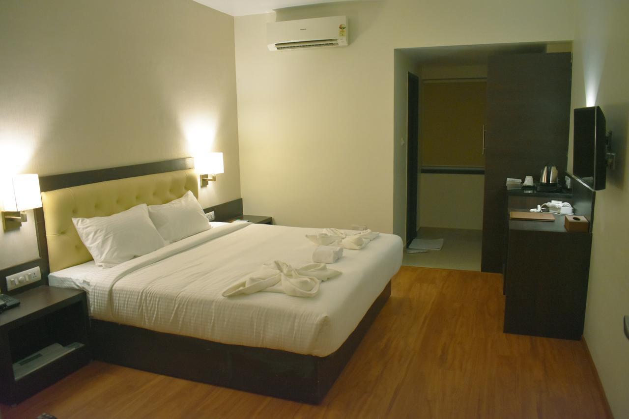 Готель Grand Arcadia Tiruchirappalli Екстер'єр фото