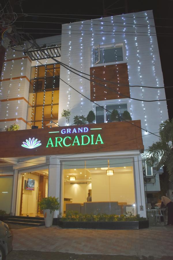 Готель Grand Arcadia Tiruchirappalli Екстер'єр фото