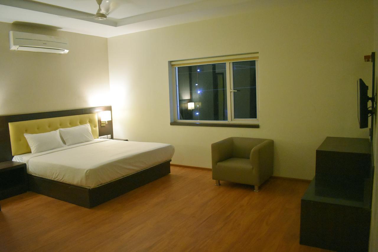 Готель Grand Arcadia Tiruchirappalli Екстер'єр фото