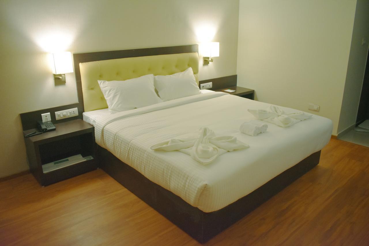 Готель Grand Arcadia Tiruchirappalli Екстер'єр фото